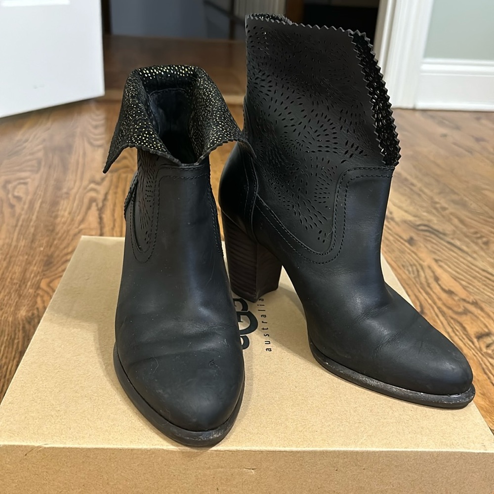 Ugg w Thames seaweed booties